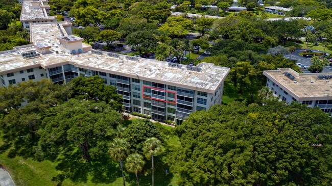 Building Photo - 3900 Oaks Clubhouse Dr