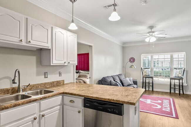 Building Photo - Capstone Quarters 2 BR/2 BA 2nd Floor Available