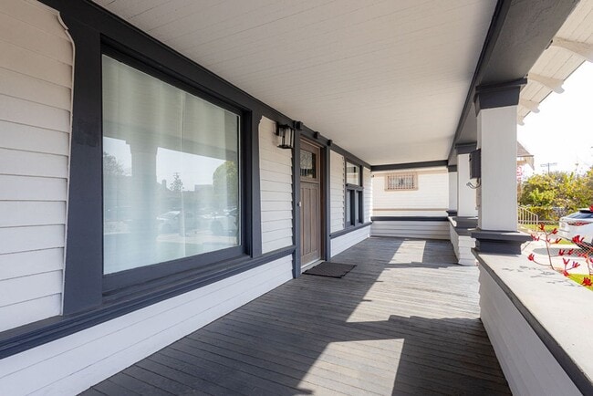 Building Photo - Fully Renovated Craftsman Home, 3-Bedroom,...