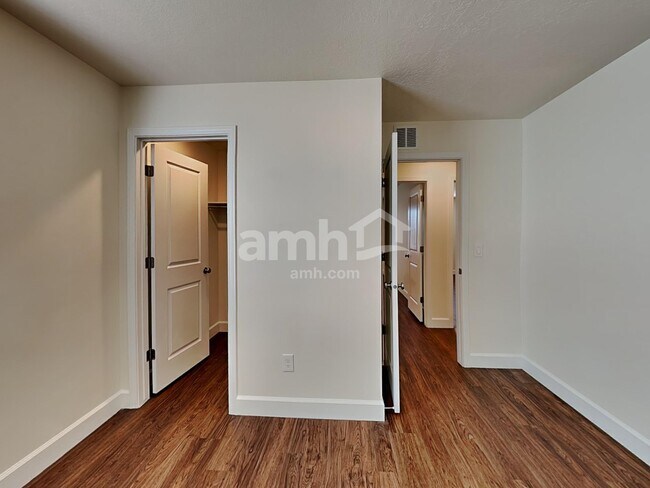 Building Photo - 2337 Surry Way
