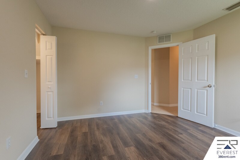 Building Photo - 26 Round Table Ln