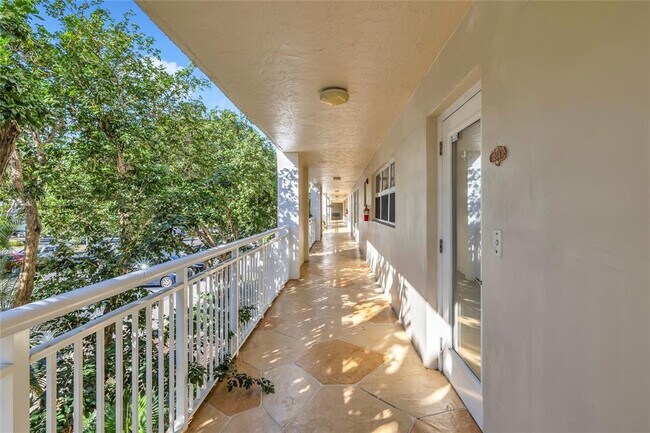 Building Photo - 3150 NE 48th Ct