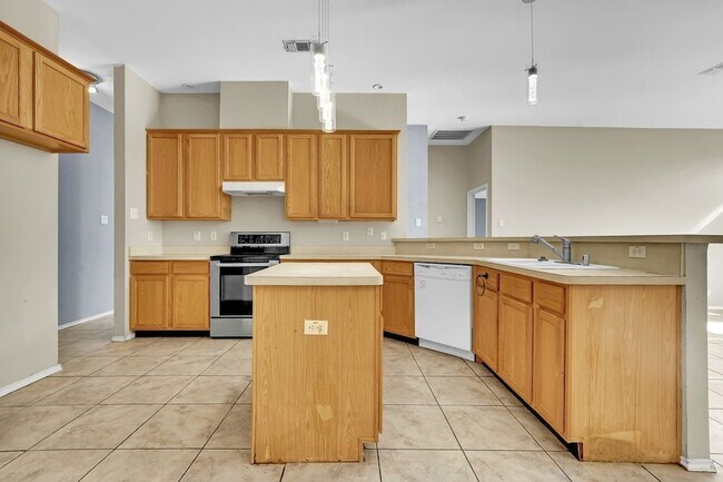 Building Photo - 1708 Windcastle Dr