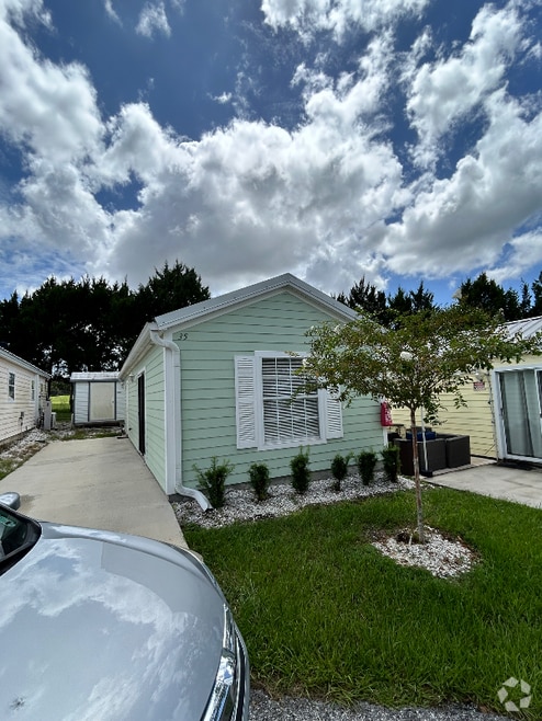 Building Photo - 2727 Frontage Rd