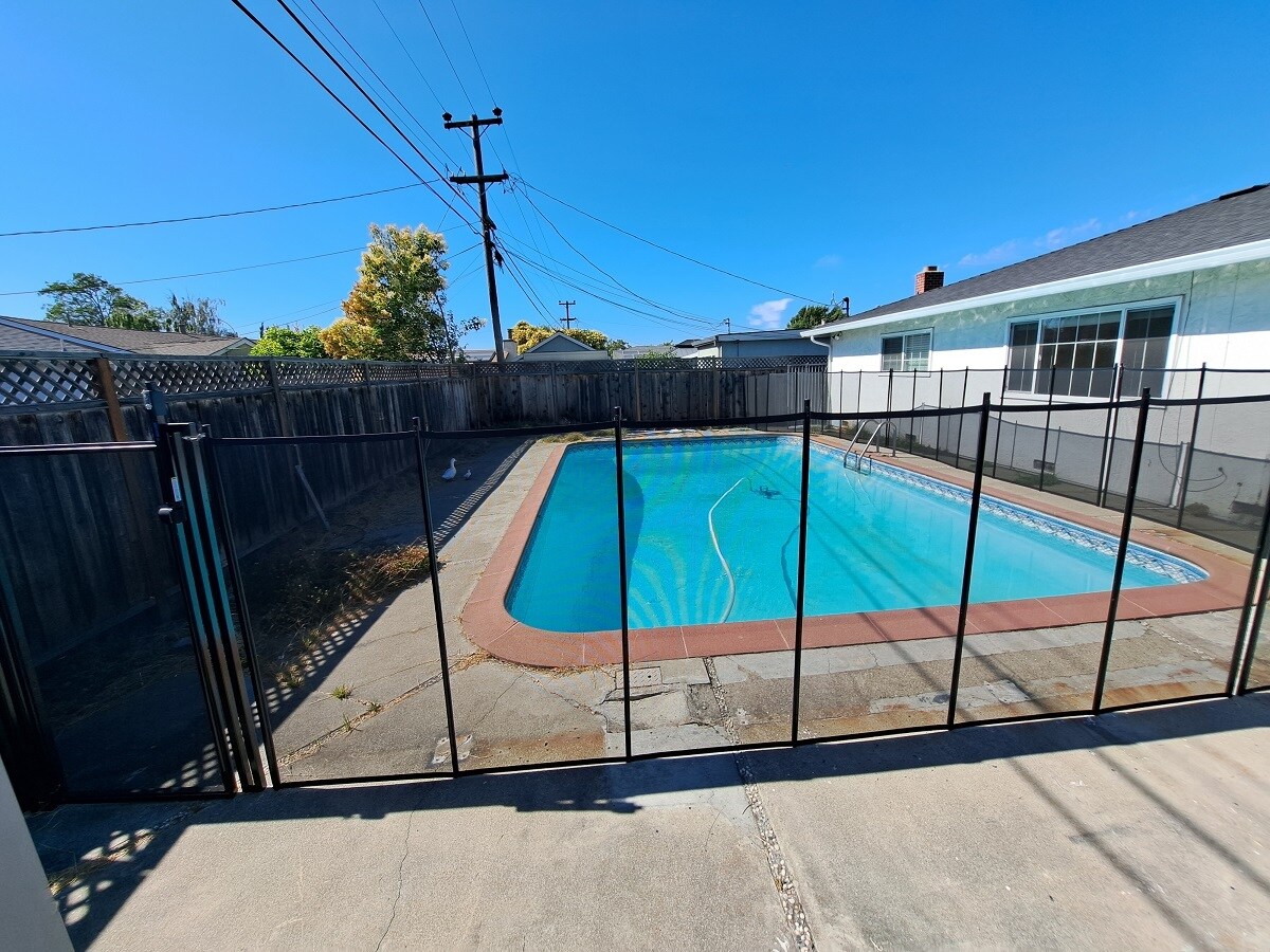 Pool - 5517 Fiesta Rd