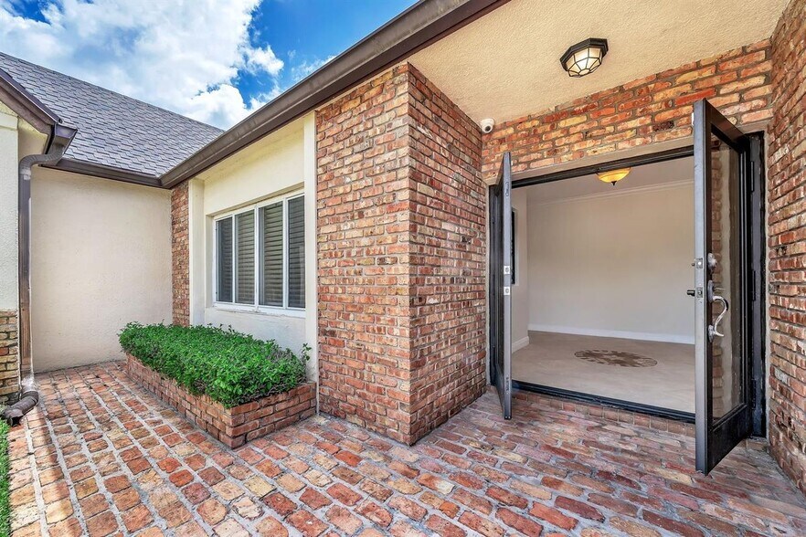 Building Photo - 4920 SW 170th Ave