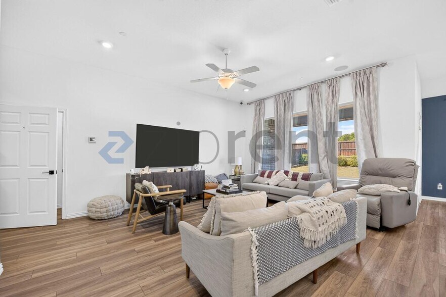 Building Photo - Unit