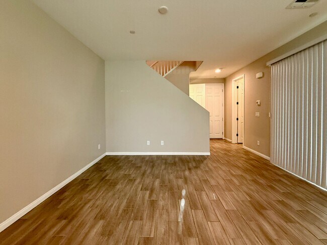 Building Photo - 3 BED 2.5 BATH 2 CAR GARAGE MODERN TOWNHOM...