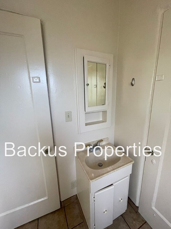 Building Photo - 249 Geil St