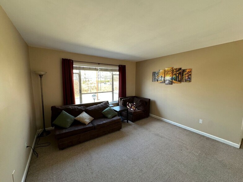 Building Photo - 10311 Montrose Ave