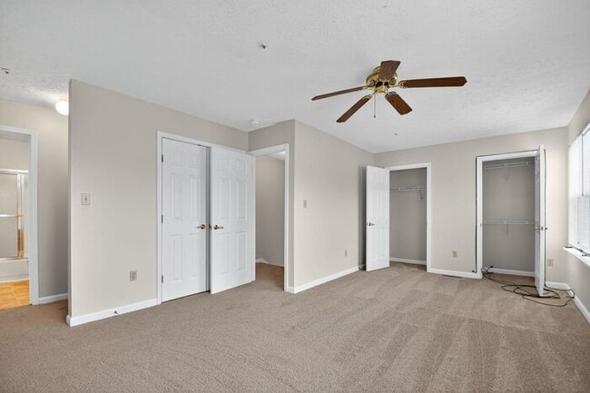 Building Photo - Pet Friendly End Unit Townhouse with Fence...