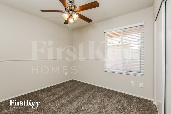 Building Photo - 4116 E Tanglewood Dr