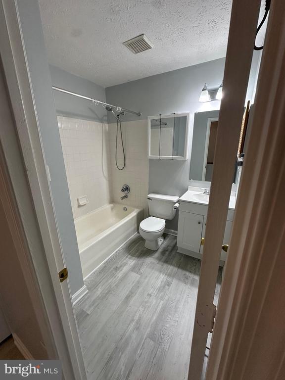 Building Photo - 104 Peridot Pl