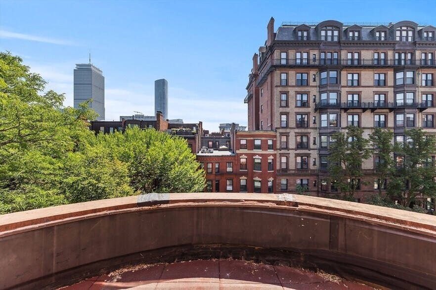 Building Photo - 403 Marlborough St