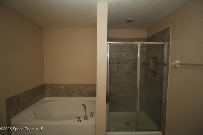 Building Photo - 824 Musgrass Cir