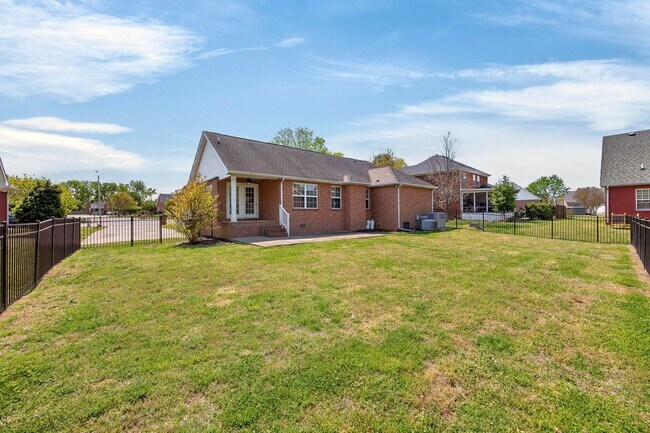 Building Photo - 197 Red Jacket Trce