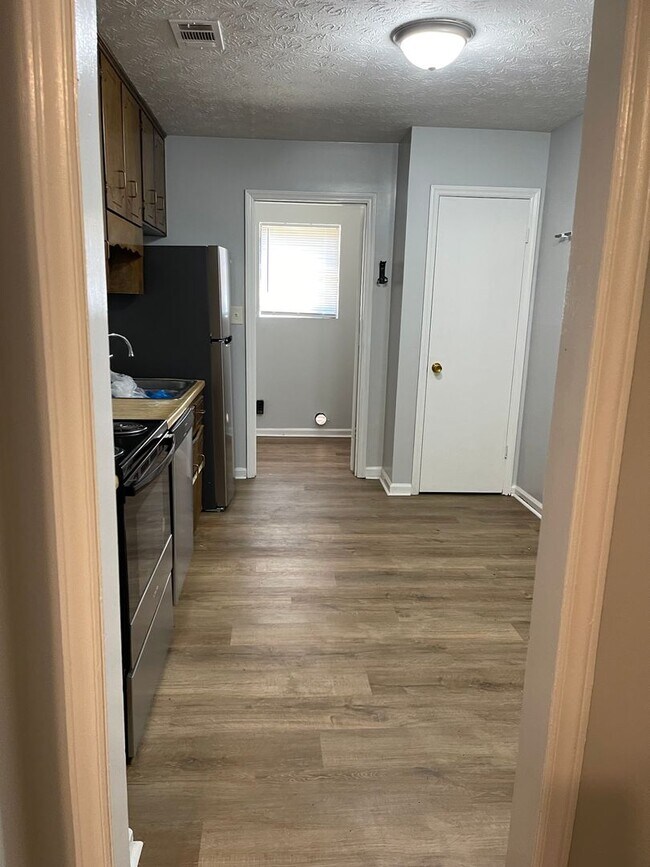 Building Photo - 2 Bedroom/ 1.5 Bathroom Duplex on Old Epps Bridge Rd!  Available early June!