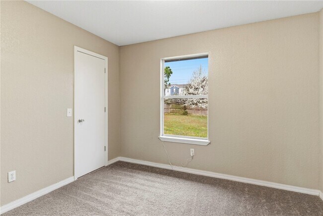 Building Photo - 932 S Curtis Ave