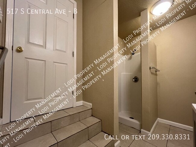Building Photo - 517 S Central Ave