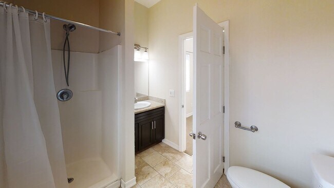 Building Photo - 5BD/2BA on Montezuma with Parking!!