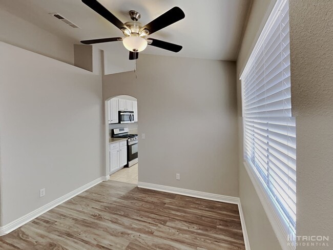 Building Photo - 2704 Purple Root Dr