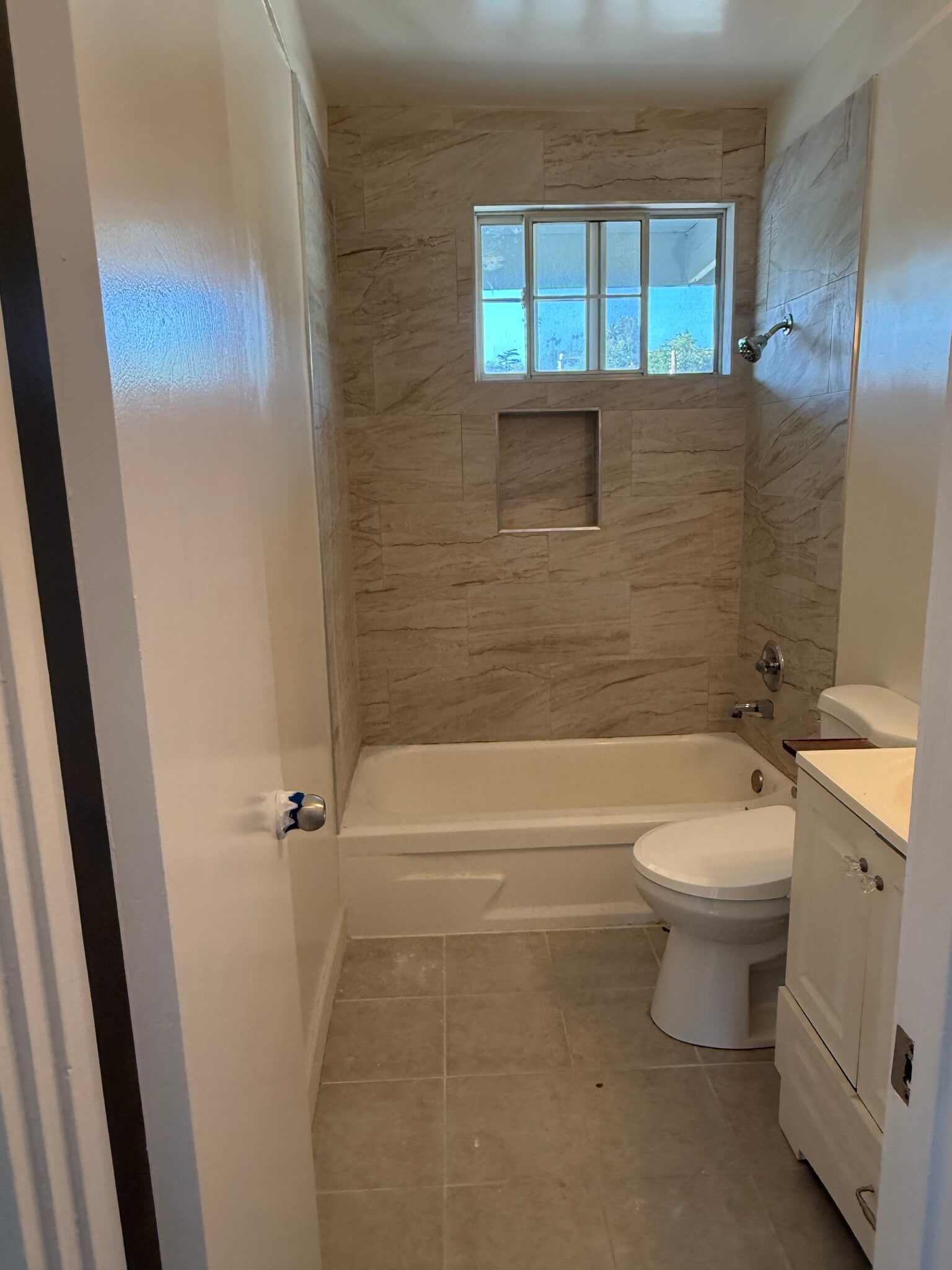 Building Photo - 2024 N Commonwealth Ave