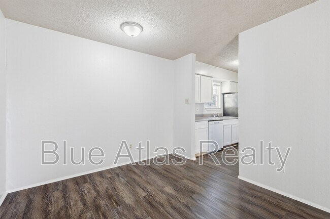 Building Photo - 8030 Cambridge Cir