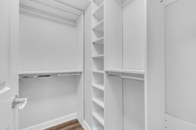 Building Photo - Large, Luxurious 2 Bedroom 2 Bath at Parkside at Alexandria