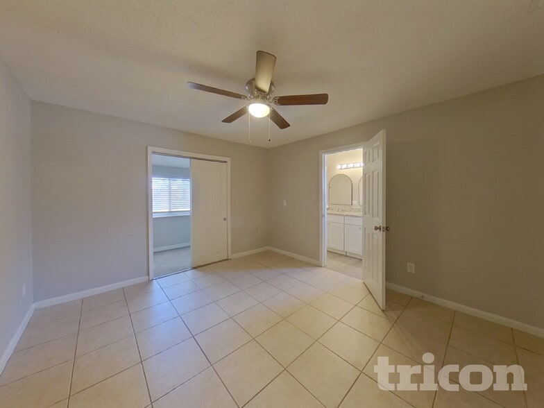 Building Photo - 2541 Brampton Ct