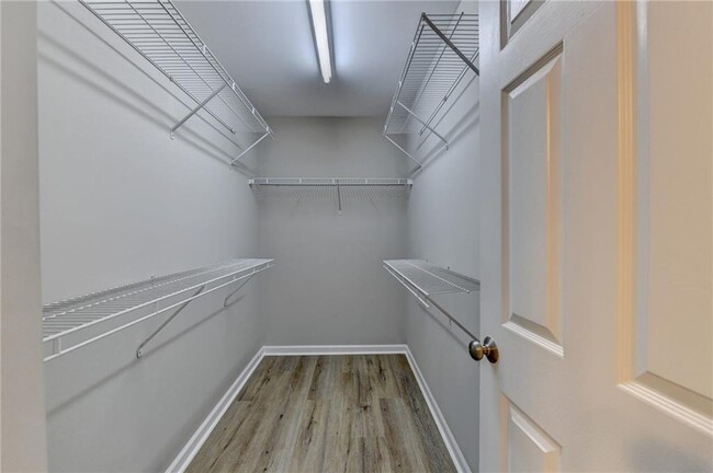Building Photo - 4005 Edgecomb Dr