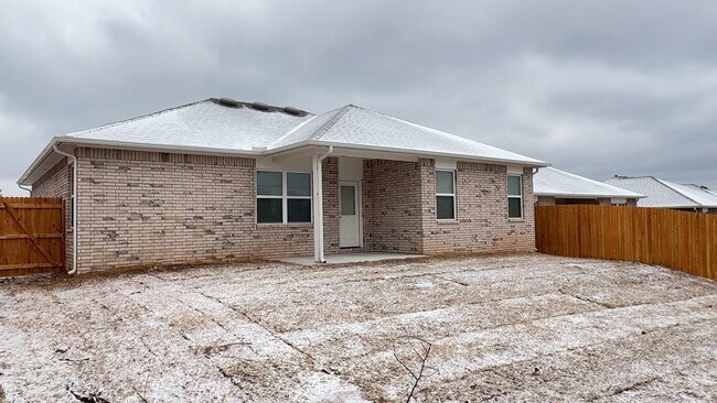 Building Photo - 3 Bedroom 2 Bathroom 2 Car Garage Home in Oakdale School District