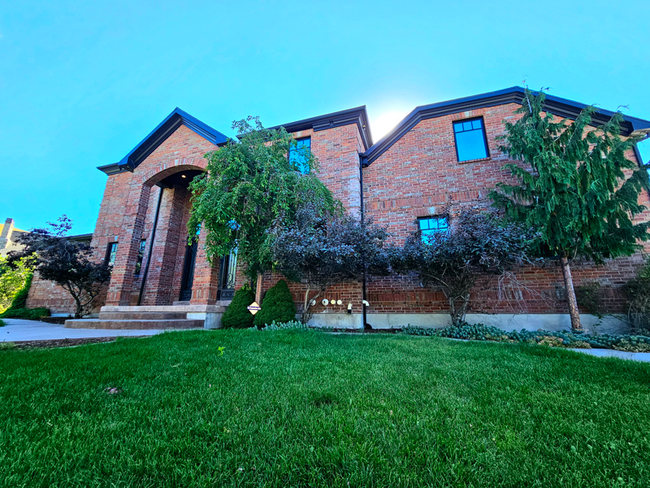 Building Photo - 738 Deer Hollow Rd
