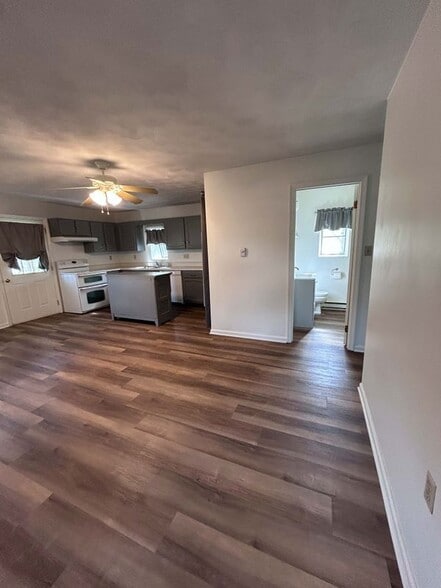 Building Photo - 16 W Main St