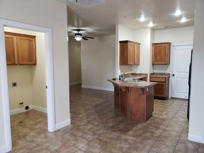 Building Photo - 1385 Clinton Way