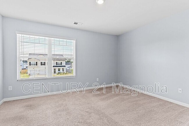 Building Photo - 552 Post Oak Ln