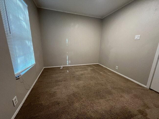 Building Photo - 2511 Kavasar Dr