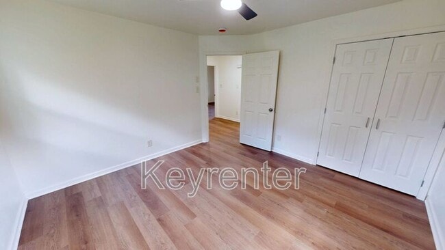 Building Photo - 424 Bridge View Ln