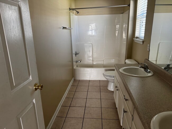 Building Photo - Palm Cove Single Family Home