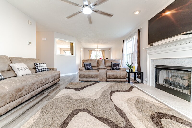 Building Photo - 174 Falling Leaf Dr