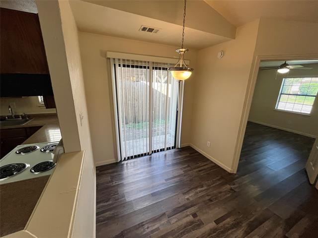 Building Photo - 2450 Sunflower Dr