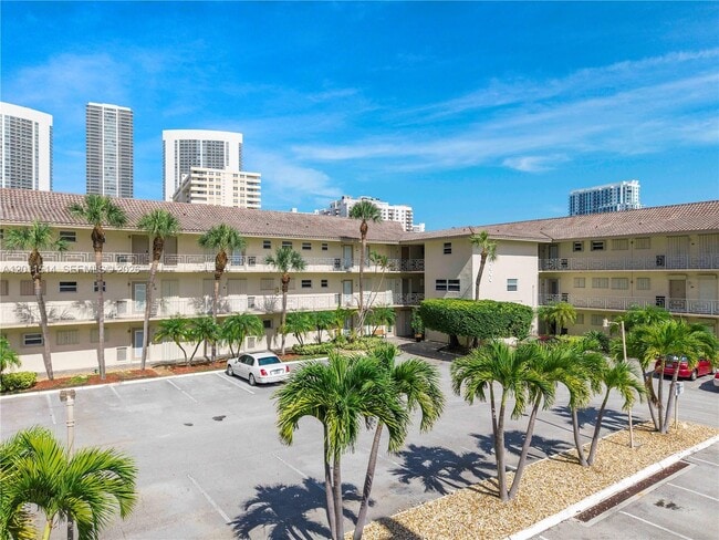 Building Photo - 2600 Diana Dr
