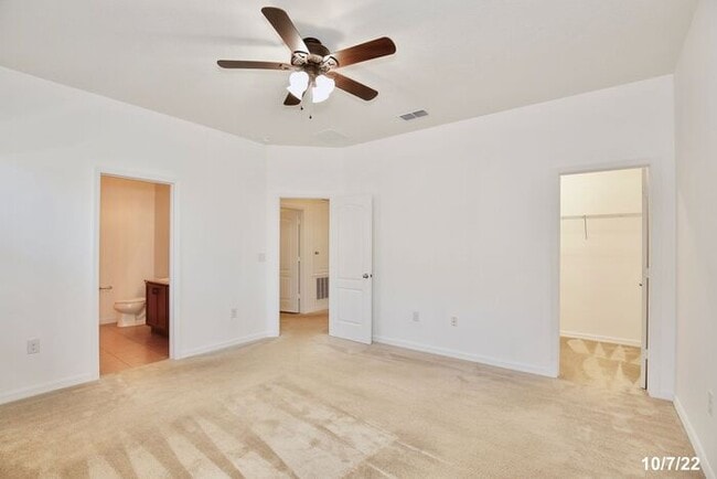 Building Photo - Beautiful 3/ 2 Home with a 2 Car Garage an...