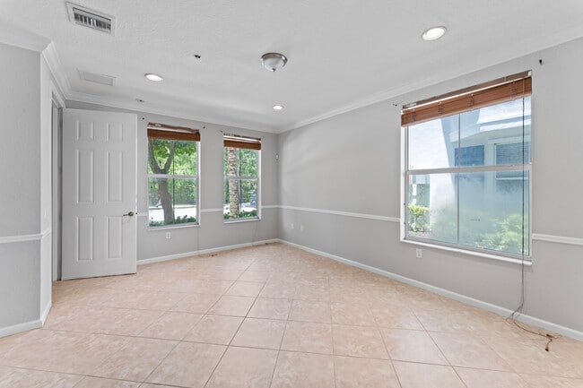 Building Photo - 1365 Vía De Pepi