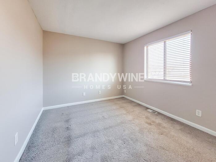 Building Photo - 605 Woods Crossing Ln