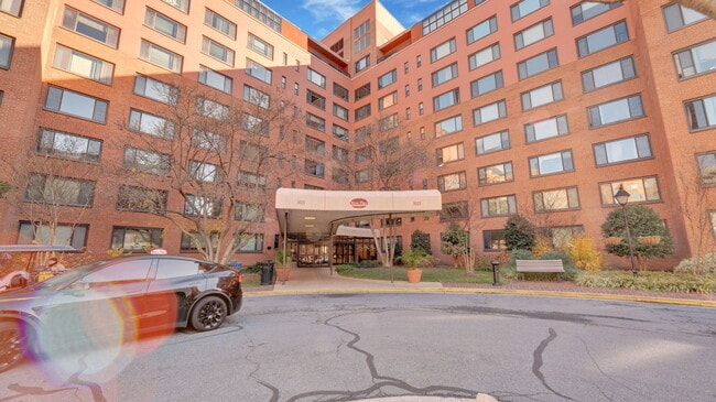 Building Photo - 1021 Arlington Blvd