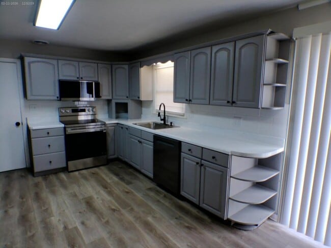 Building Photo - 2815 S Hawthorne Ave