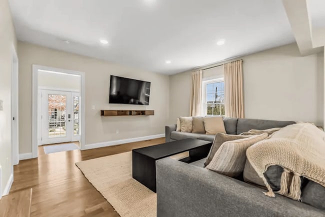 Building Photo - 19 Ellis St