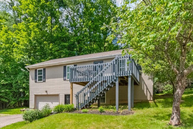 Building Photo - 444 Grand Ridge Dr