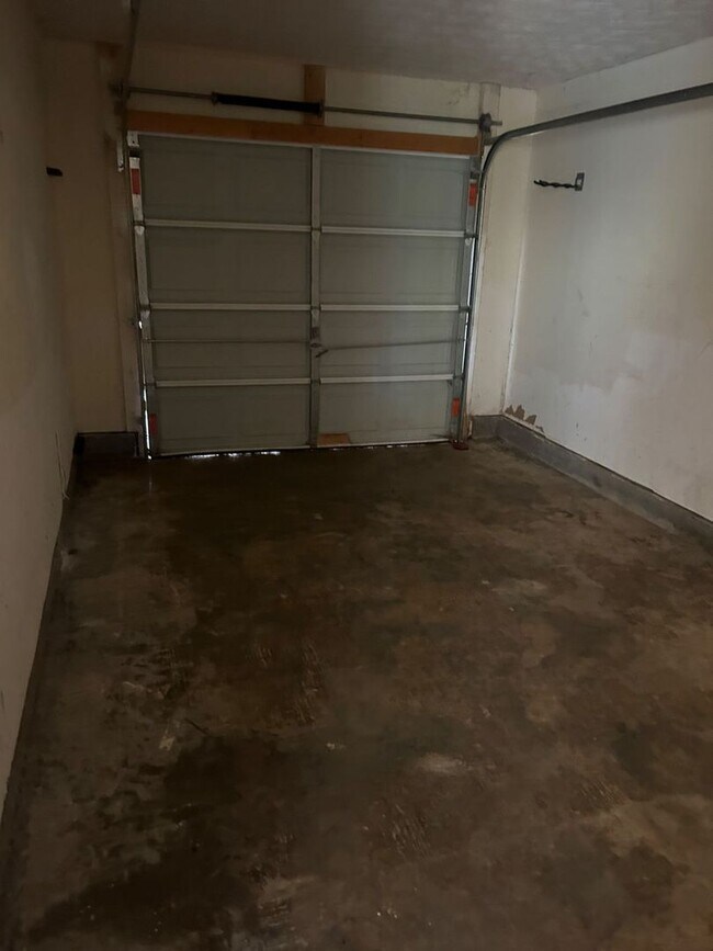 Building Photo - 9 Evan Ct