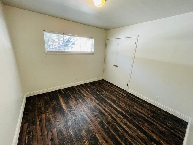 Building Photo - 2 bed 1 bath unit for rent in South Lake T...